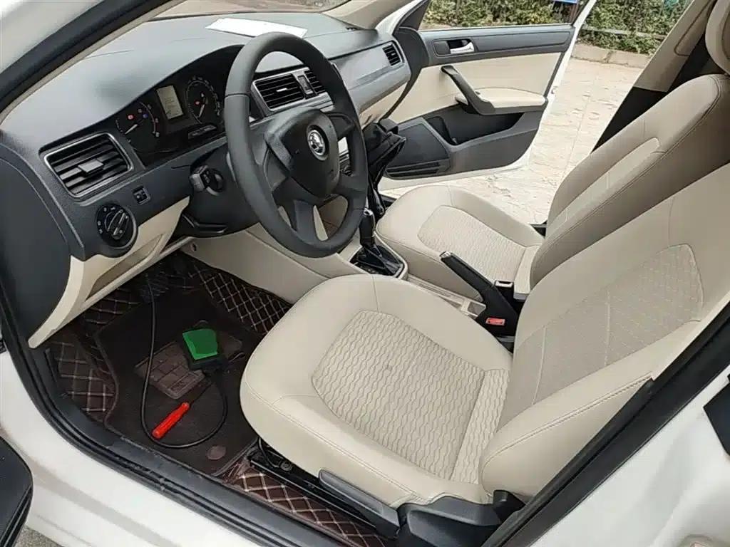 Rapid 2013 1.6L Automatic Smart Selection Model — миниатюра 16
