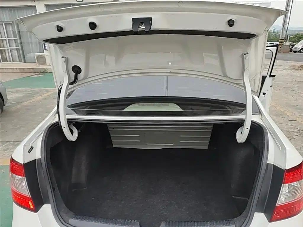 Rapid 2013 1.6L Automatic Smart Selection Model — миниатюра 19