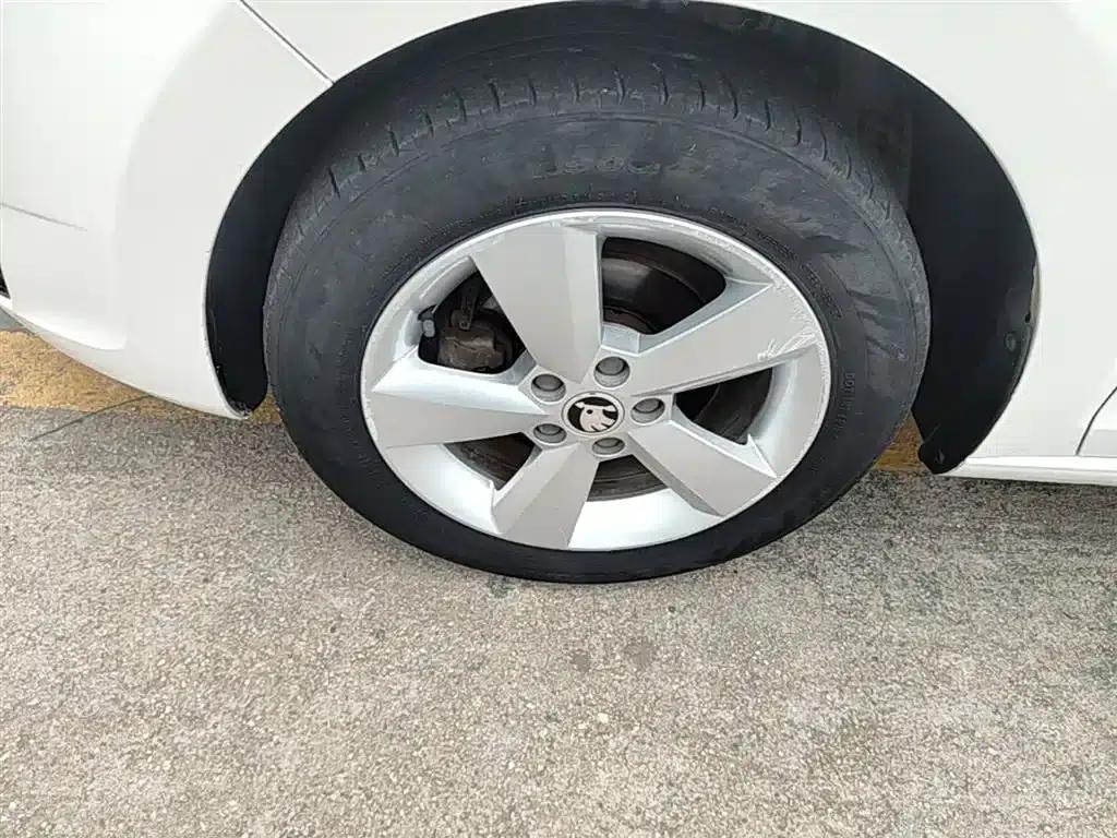 Rapid 2013 1.6L Automatic Smart Selection Model — миниатюра 23