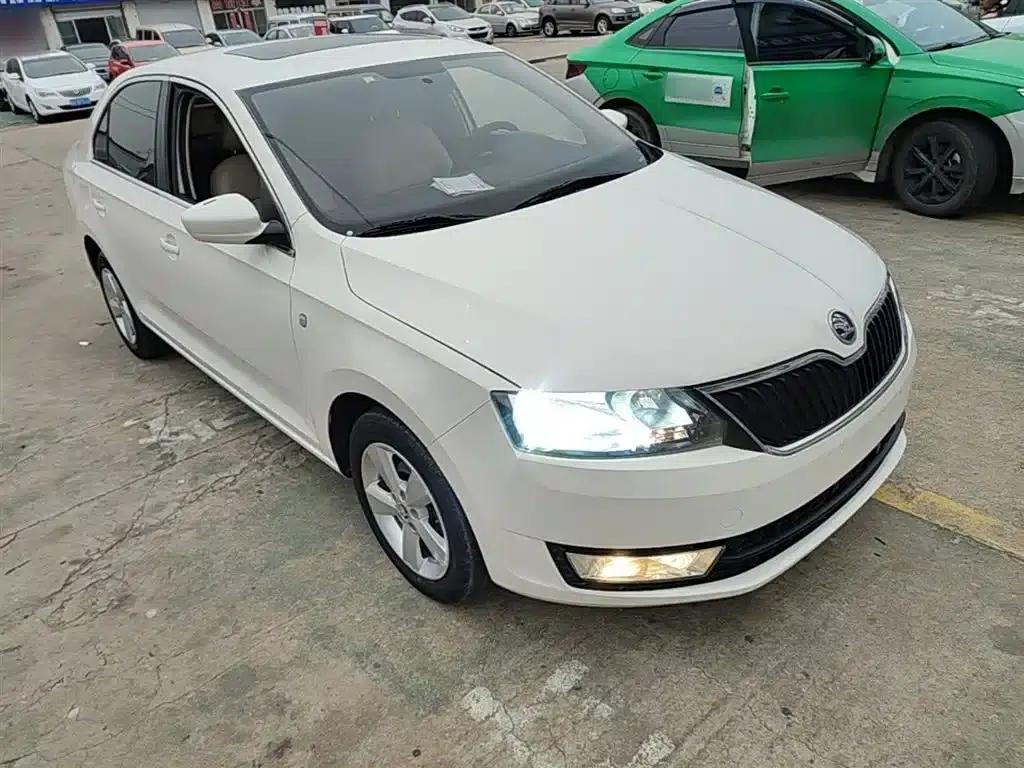 Rapid 2013 1.6L Automatic Smart Selection Model — миниатюра 4