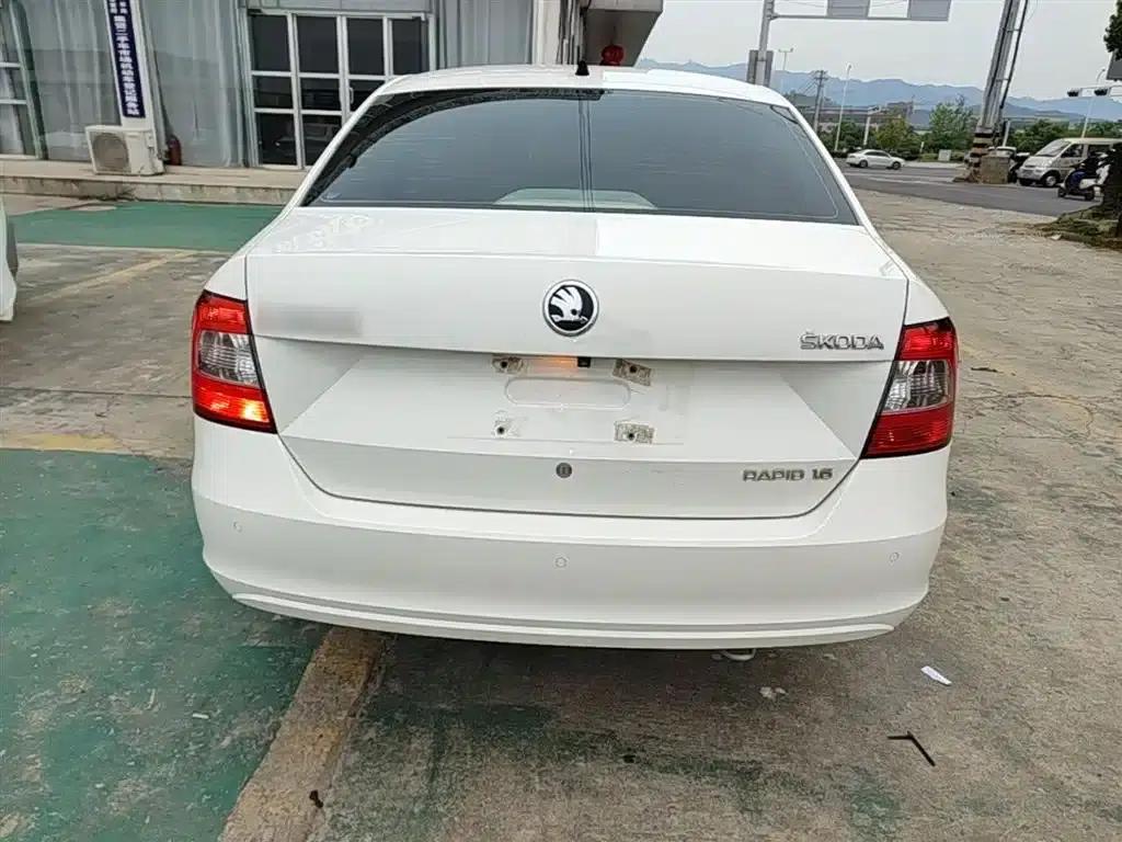 Rapid 2013 1.6L Automatic Smart Selection Model — миниатюра 6