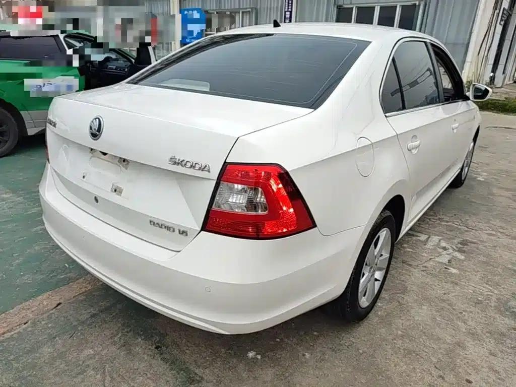 Rapid 2013 1.6L Automatic Smart Selection Model — миниатюра 7