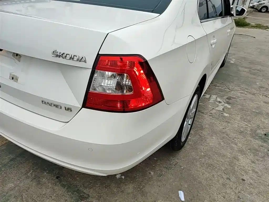 Rapid 2013 1.6L Automatic Smart Selection Model — миниатюра 8