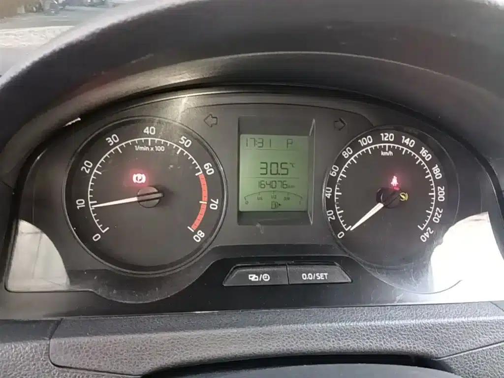 Rapid 2013 1.6L Automatic Smart Selection Model — миниатюра 12