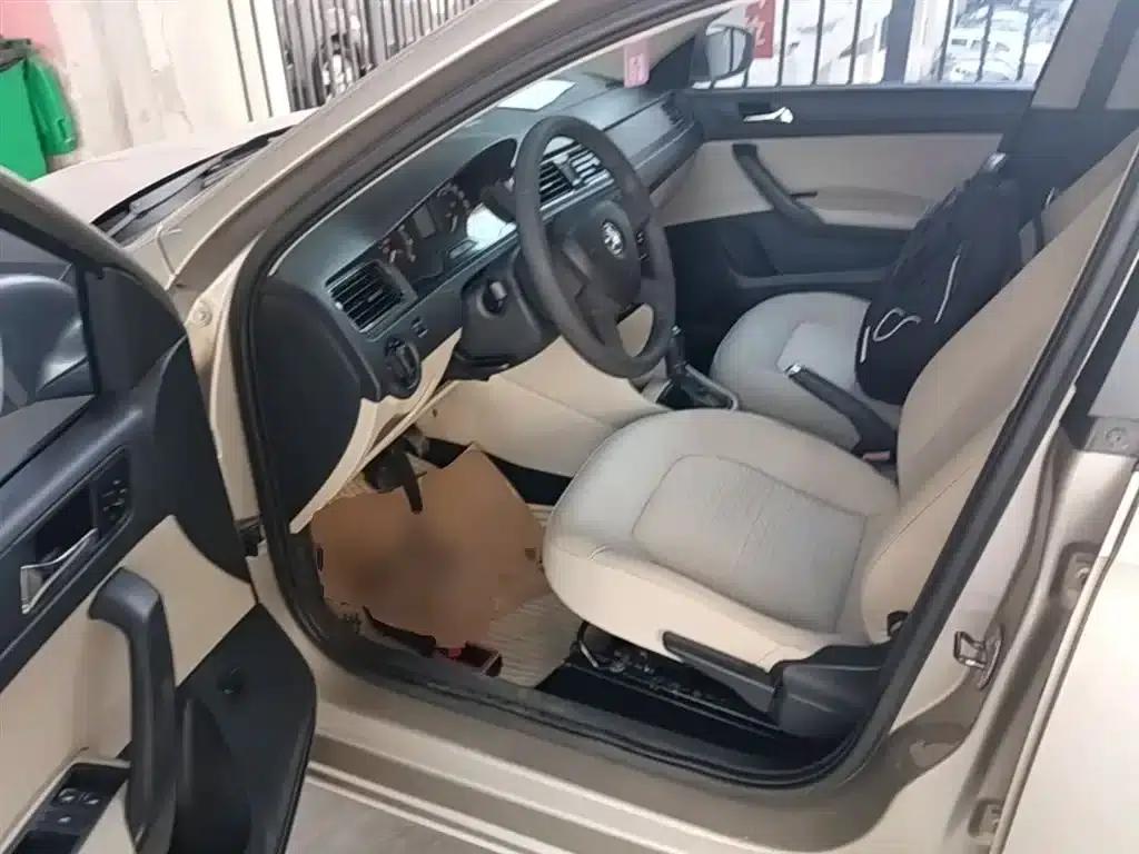 Rapid 2013 1.6L Automatic Smart Selection Model — миниатюра 16