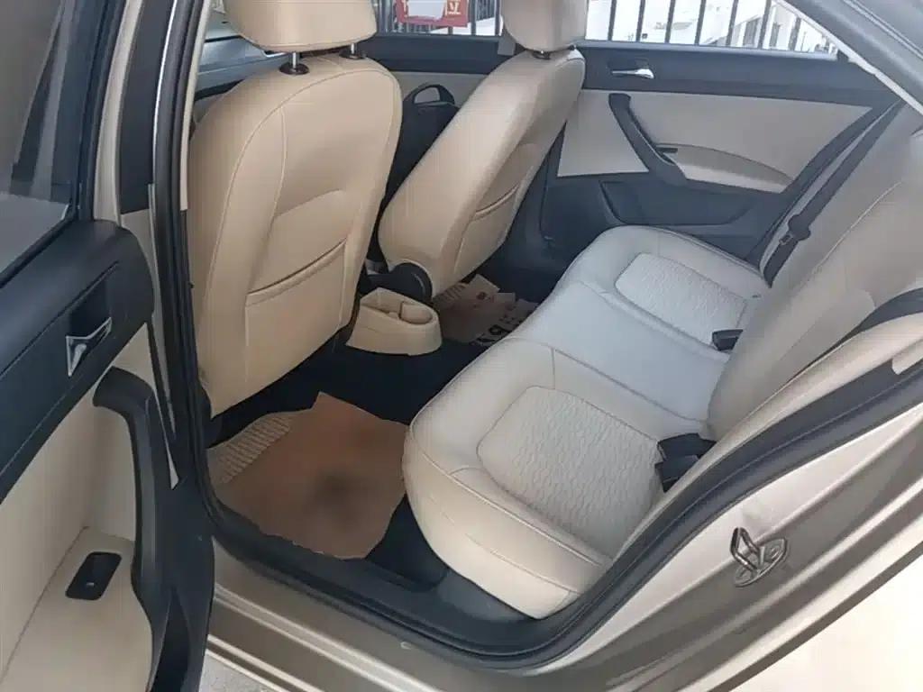 Rapid 2013 1.6L Automatic Smart Selection Model — миниатюра 17
