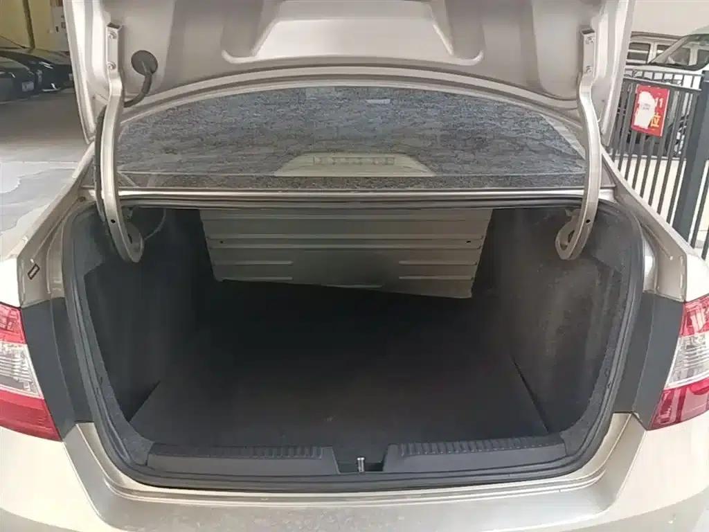 Rapid 2013 1.6L Automatic Smart Selection Model — миниатюра 19