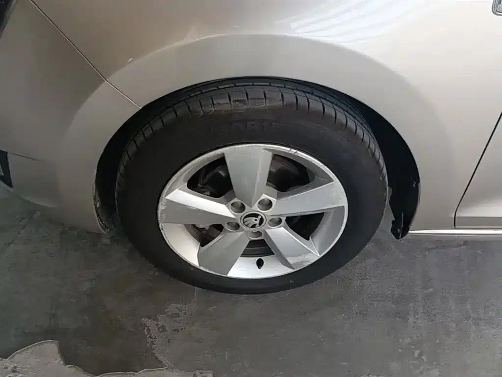 Rapid 2013 1.6L Automatic Smart Selection Model — миниатюра 23