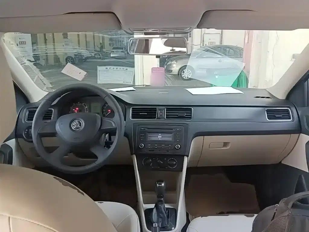 Rapid 2013 1.6L Automatic Smart Selection Model — миниатюра 10