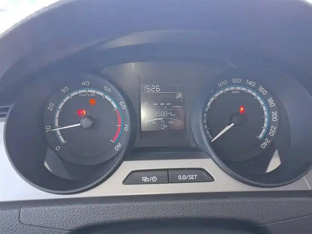 Rapid 2020 1.5L Manual Standard Edition — миниатюра 12