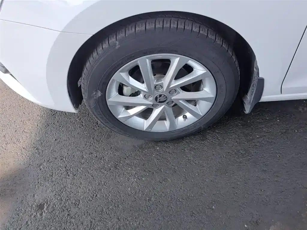 Rapid 2020 1.5L Manual Standard Edition — миниатюра 23