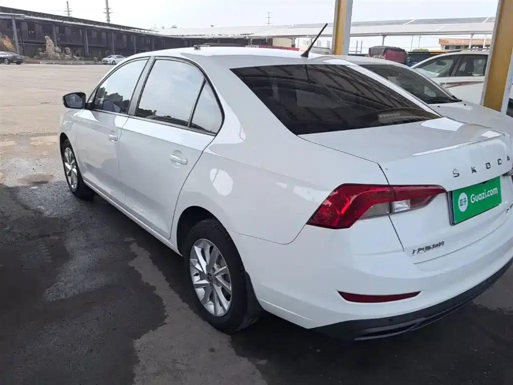 Rapid 2020 1.5L Manual Standard Edition — миниатюра 5