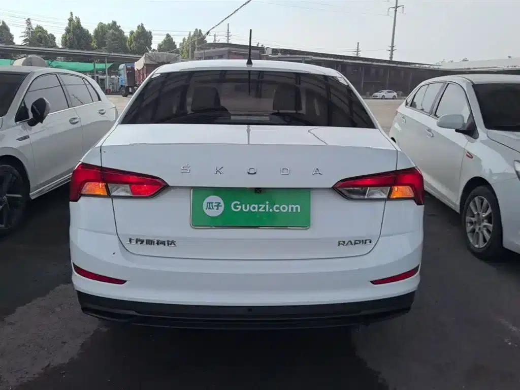 Rapid 2020 1.5L Manual Standard Edition — миниатюра 6