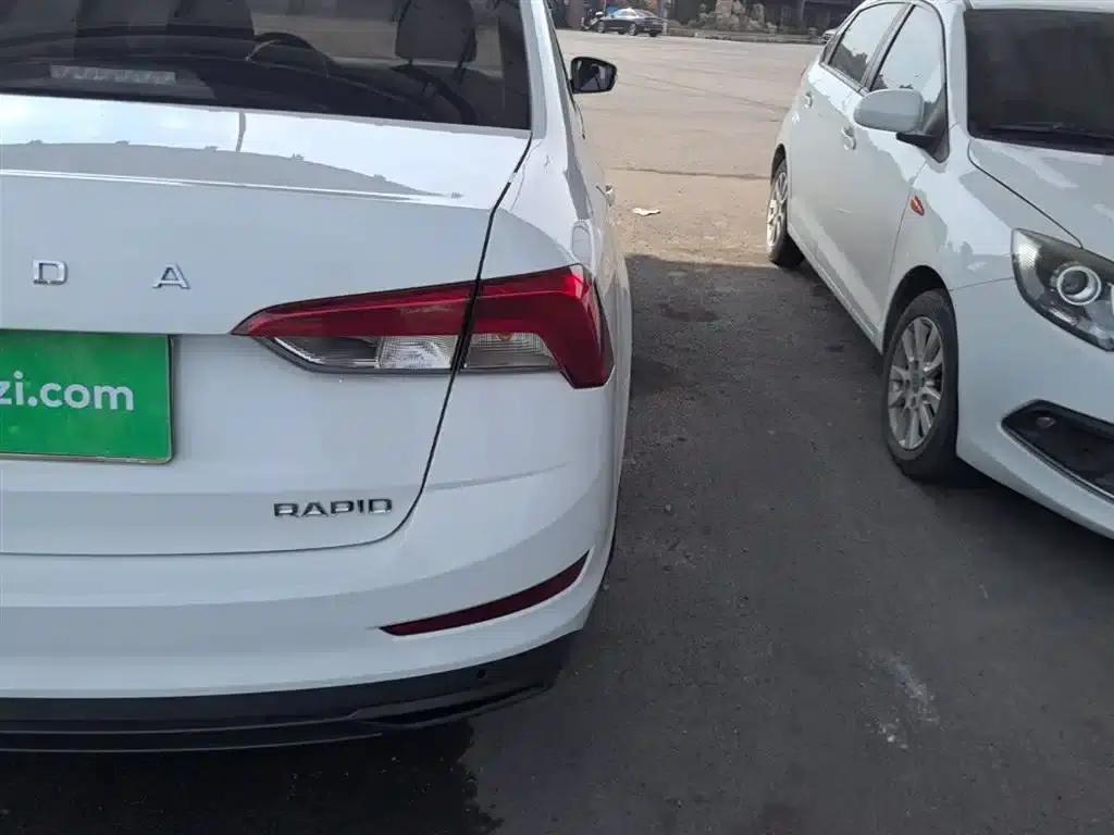 Rapid 2020 1.5L Manual Standard Edition — миниатюра 8