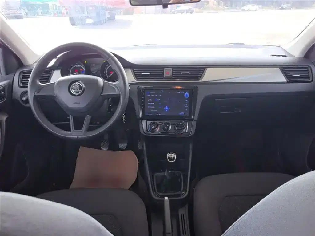 Rapid 2020 1.5L Manual Standard Edition — миниатюра 10