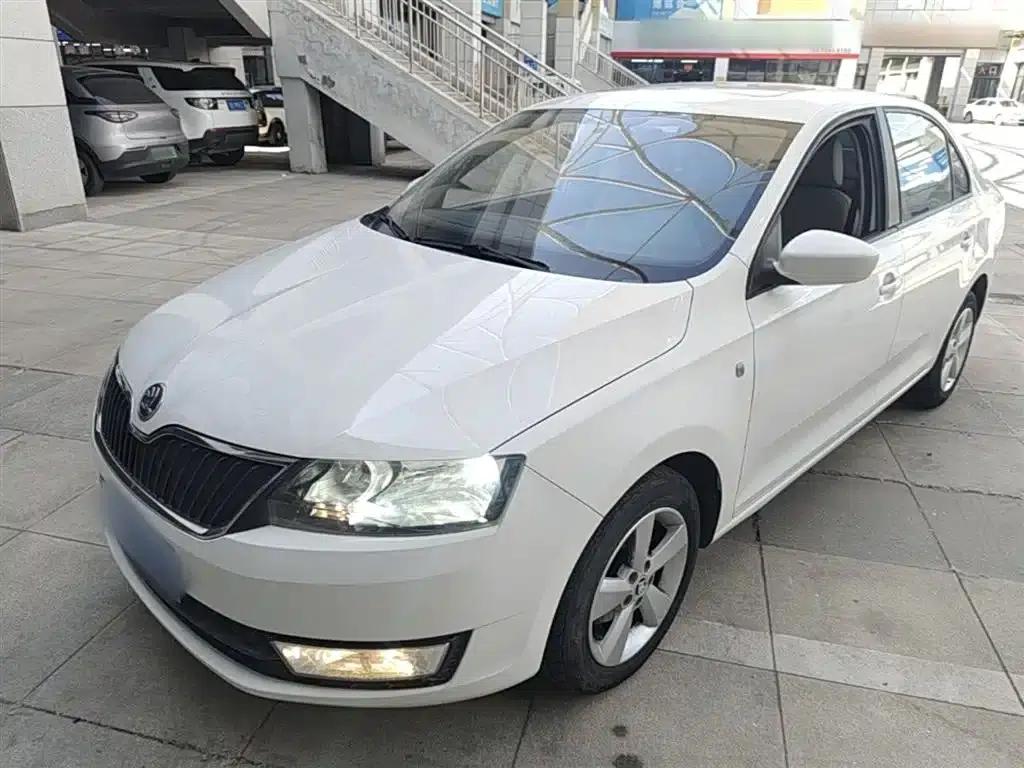 Rapid 2013 1.6L Automatic Smart Selection Model — миниатюра 2