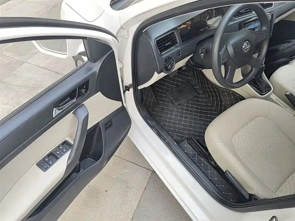 Rapid 2013 1.6L Automatic Smart Selection Model — миниатюра 12