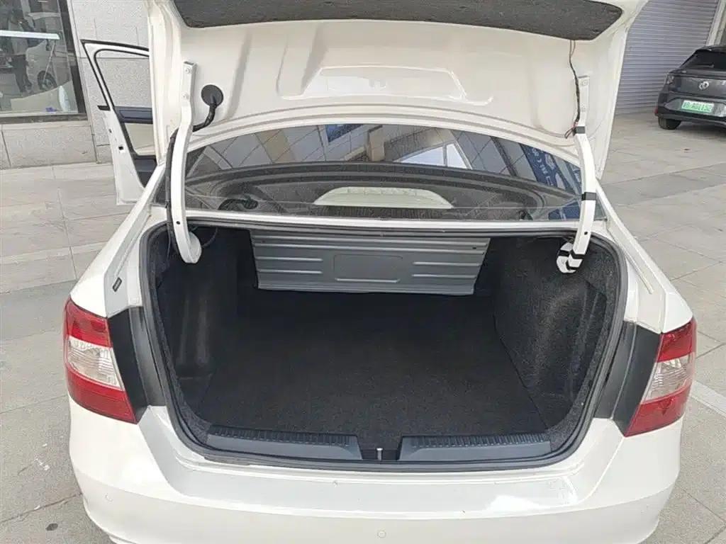 Rapid 2013 1.6L Automatic Smart Selection Model — миниатюра 15