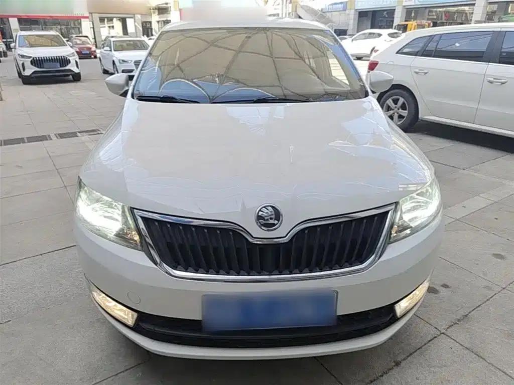 Rapid 2013 1.6L Automatic Smart Selection Model — миниатюра 3