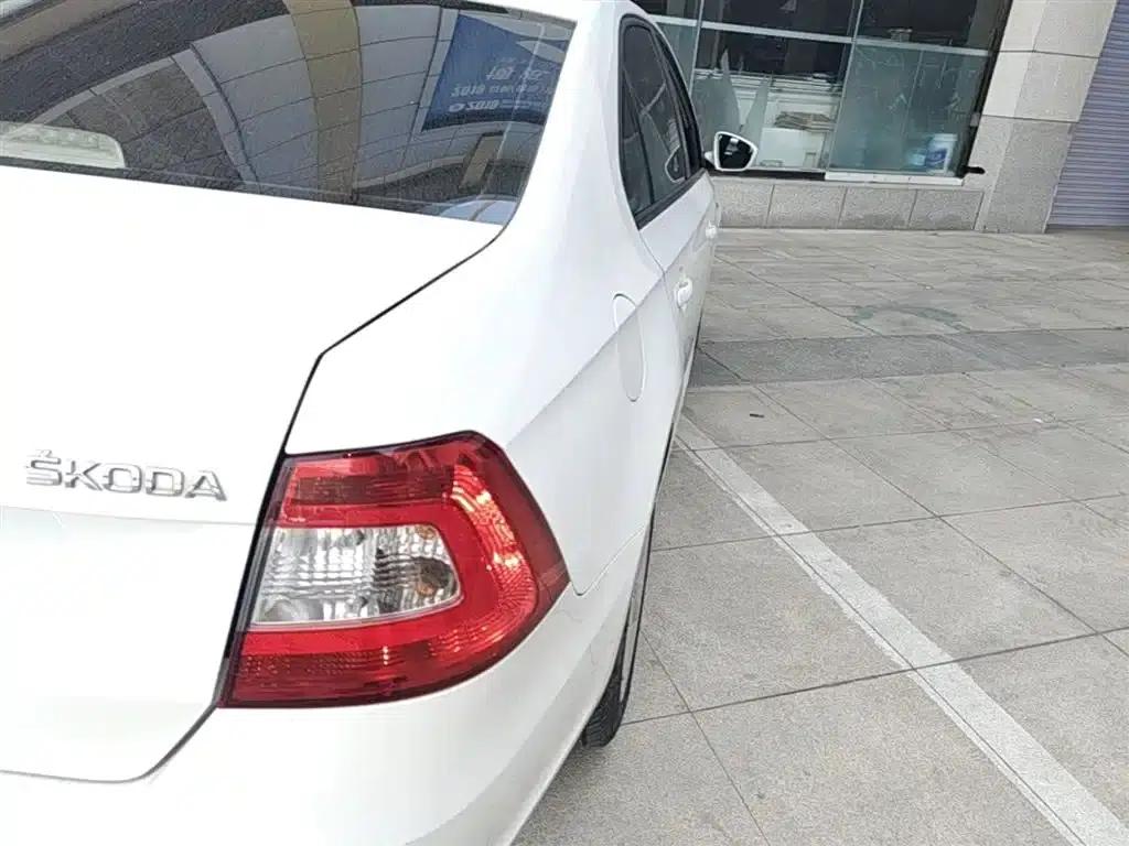 Rapid 2013 1.6L Automatic Smart Selection Model — миниатюра 24