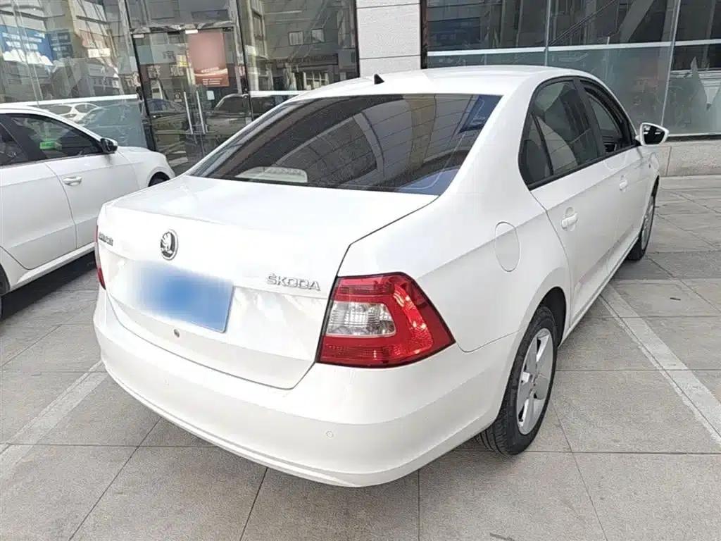 Rapid 2013 1.6L Automatic Smart Selection Model — миниатюра 5