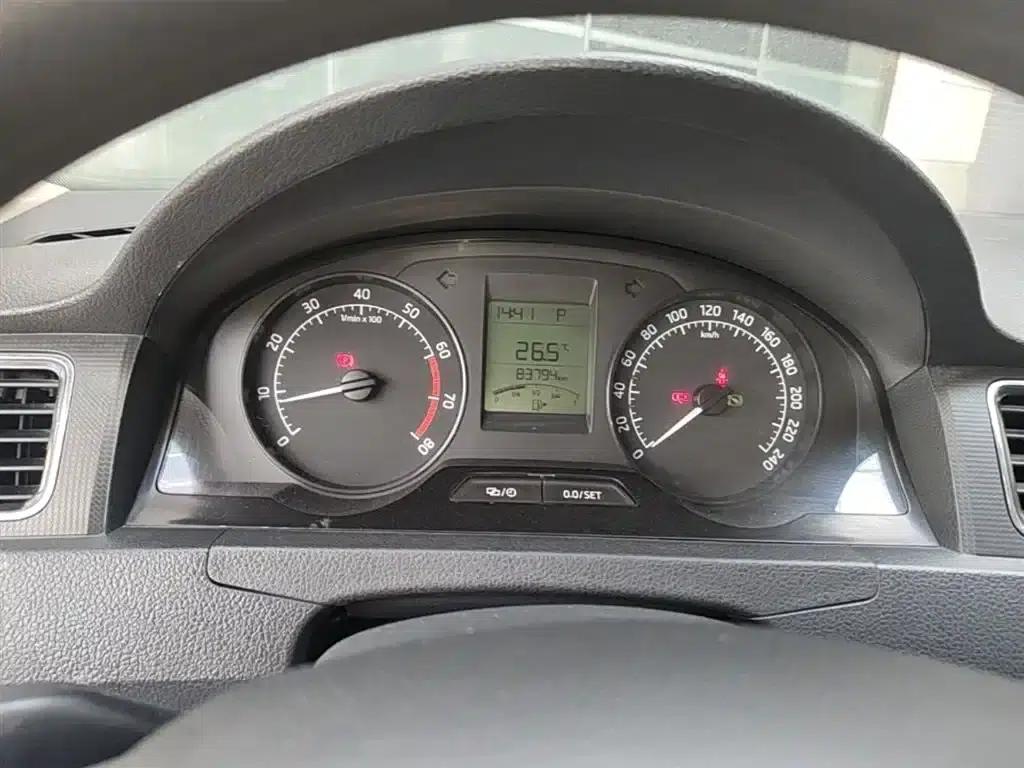 Rapid 2013 1.6L Automatic Smart Selection Model — миниатюра 8