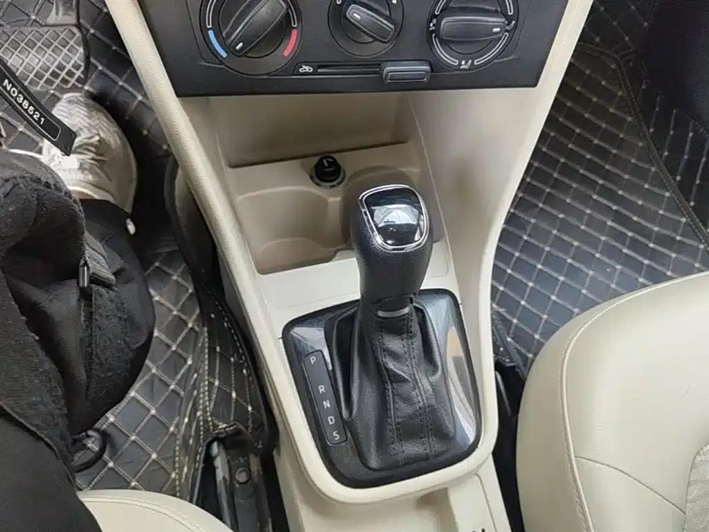 Rapid 2013 1.6L Automatic Smart Selection Model — миниатюра 10