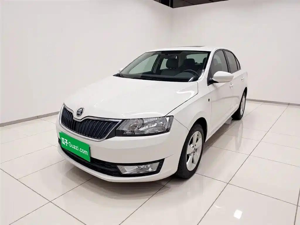 Rapid 2015 1.6L Automatic Smart Selection Model — миниатюра 1