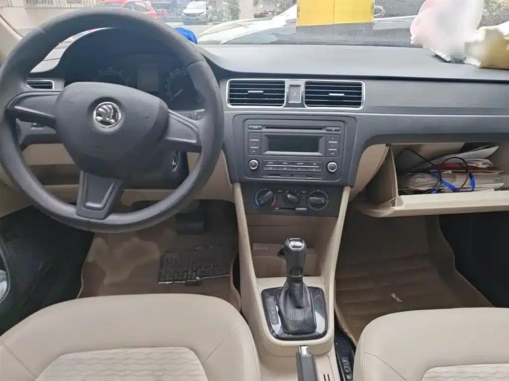 Rapid 2015 1.6L Automatic Smart Selection Model — миниатюра 13