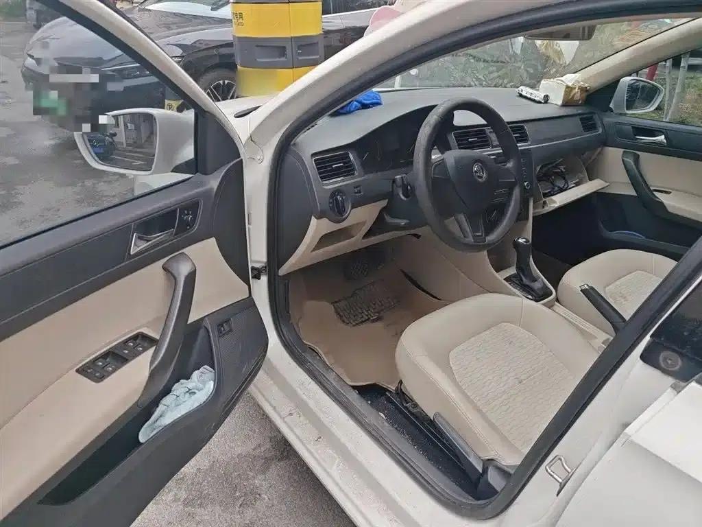Rapid 2015 1.6L Automatic Smart Selection Model — миниатюра 14