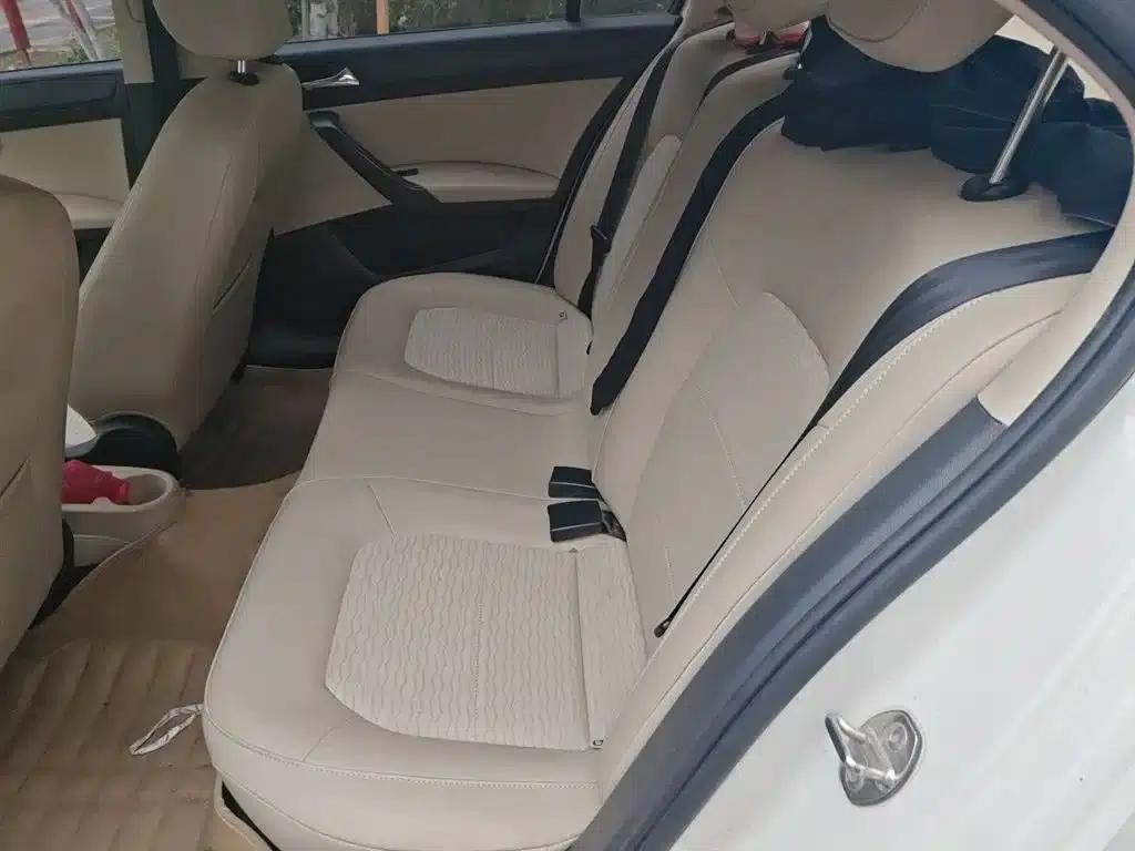 Rapid 2015 1.6L Automatic Smart Selection Model — миниатюра 15