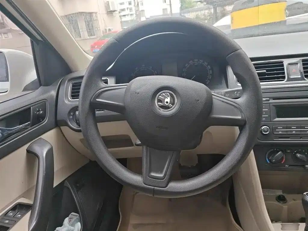 Rapid 2015 1.6L Automatic Smart Selection Model — миниатюра 3