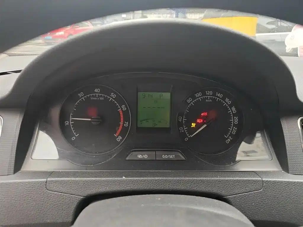 Rapid 2015 1.6L Automatic Smart Selection Model — миниатюра 4