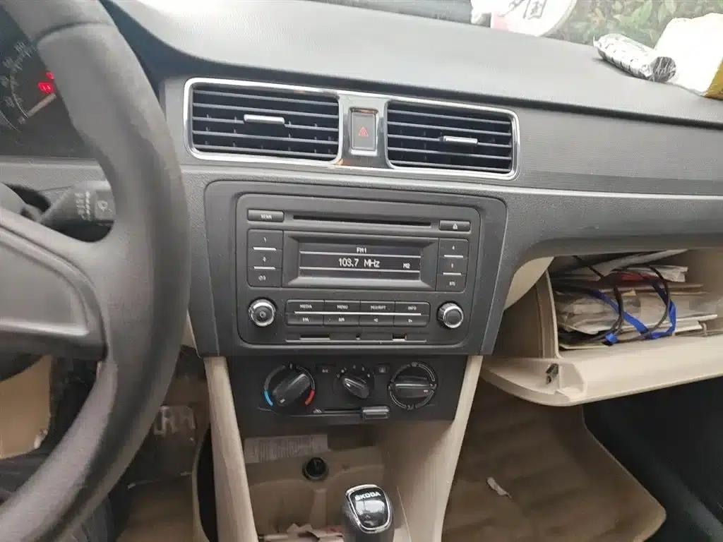 Rapid 2015 1.6L Automatic Smart Selection Model — миниатюра 6