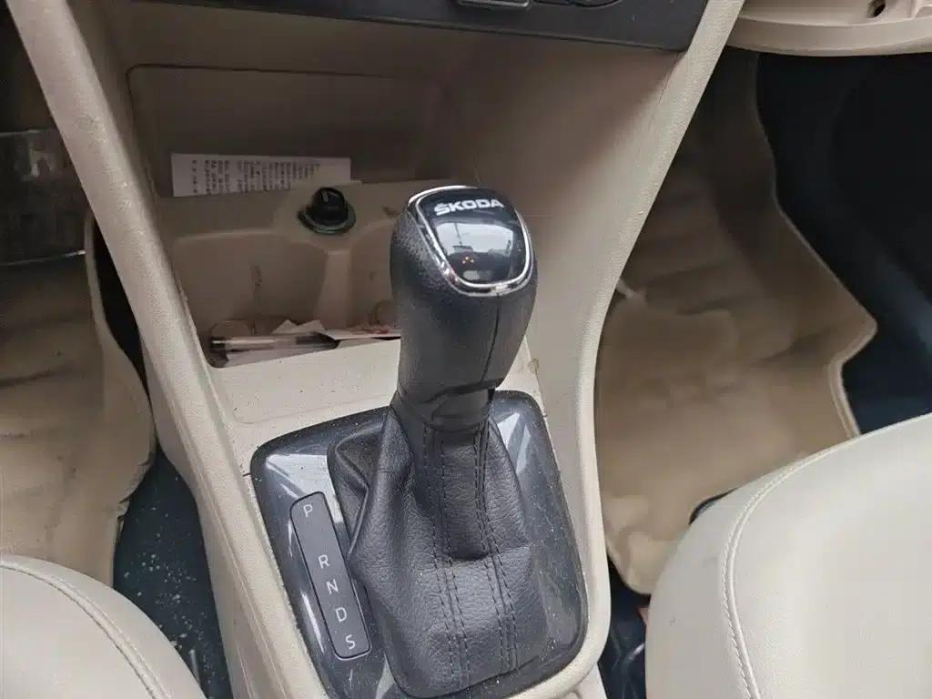 Rapid 2015 1.6L Automatic Smart Selection Model — миниатюра 7