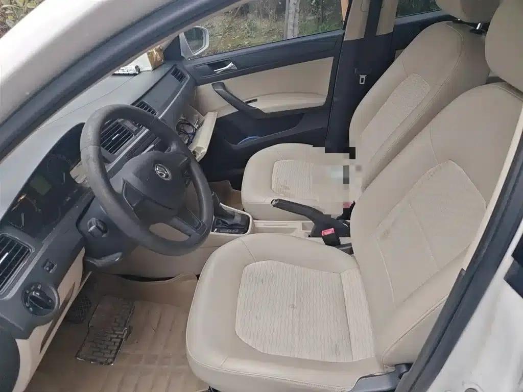 Rapid 2015 1.6L Automatic Smart Selection Model — миниатюра 8