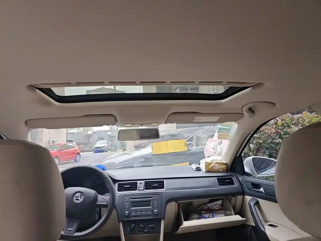 Rapid 2015 1.6L Automatic Smart Selection Model — миниатюра 9