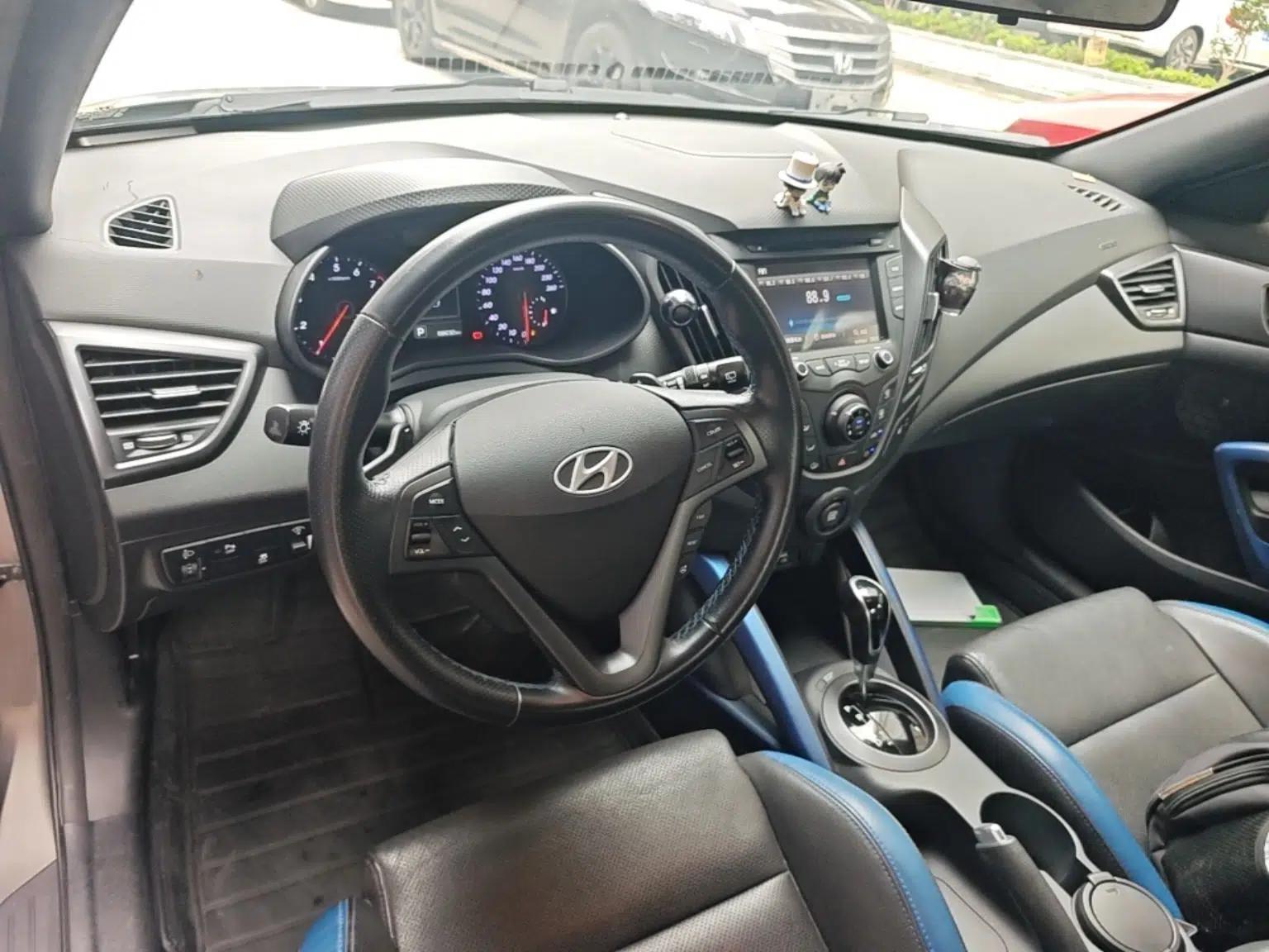 Hyundai Veloster 2015 1.6T Automatic Luxury Edition — миниатюра 13