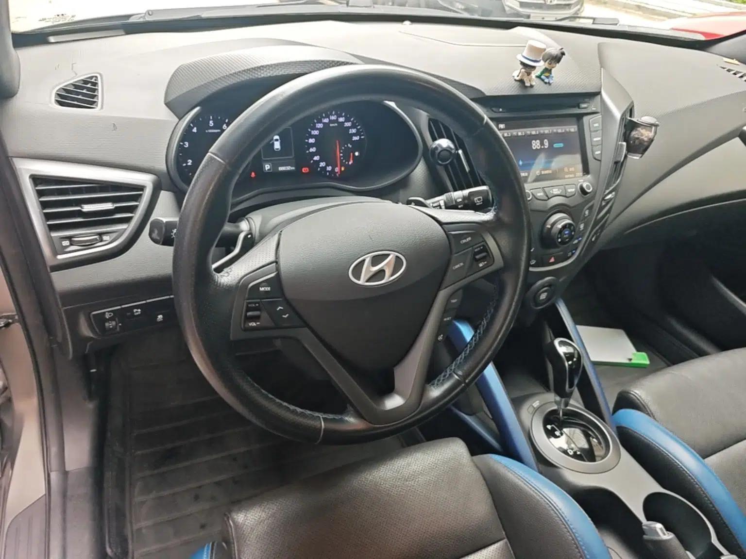 Hyundai Veloster 2015 1.6T Automatic Luxury Edition — миниатюра 14