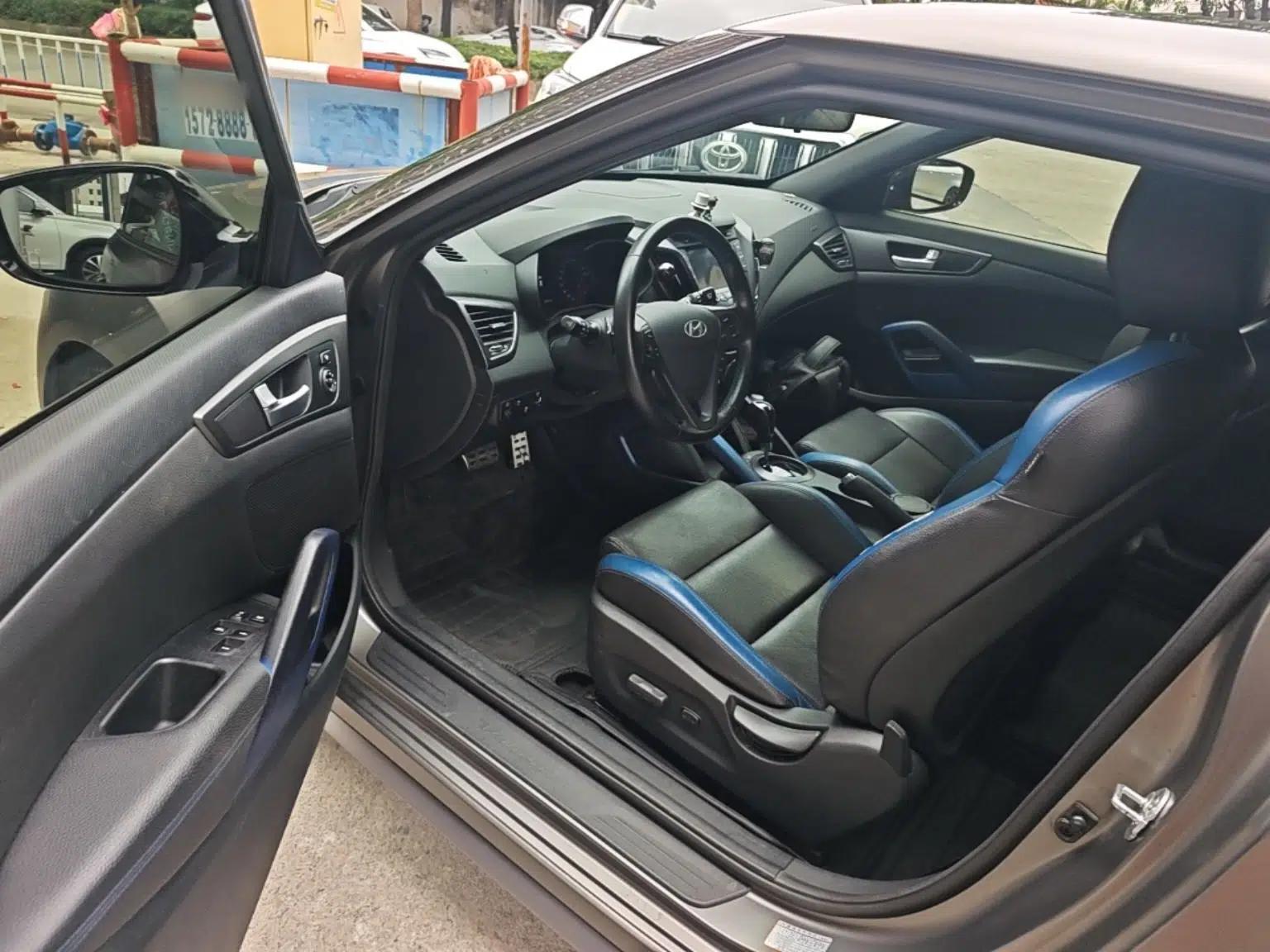 Hyundai Veloster 2015 1.6T Automatic Luxury Edition — миниатюра 19