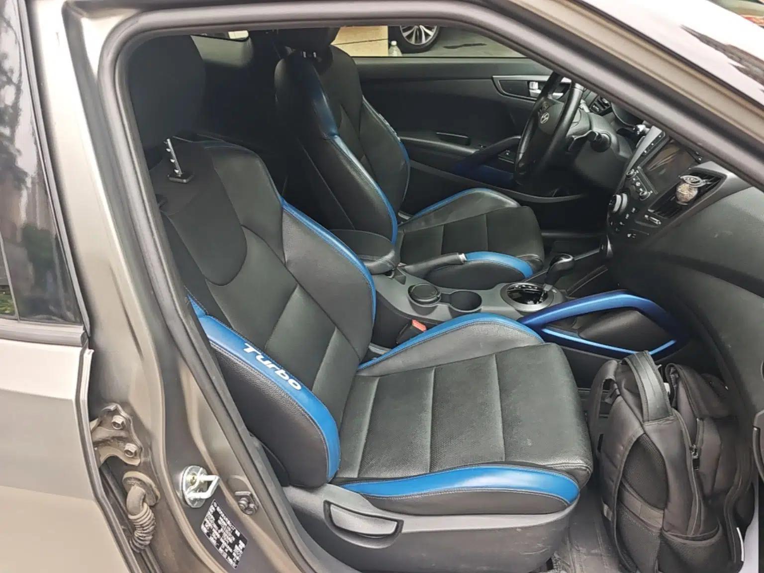 Hyundai Veloster 2015 1.6T Automatic Luxury Edition — миниатюра 23