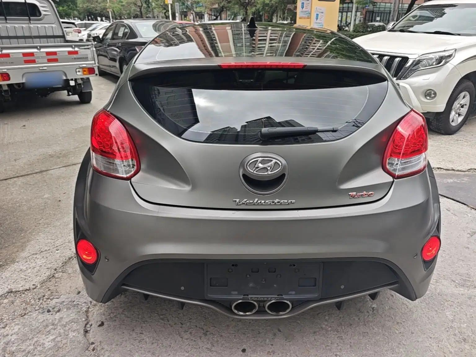 Hyundai Veloster 2015 1.6T Automatic Luxury Edition — миниатюра 5