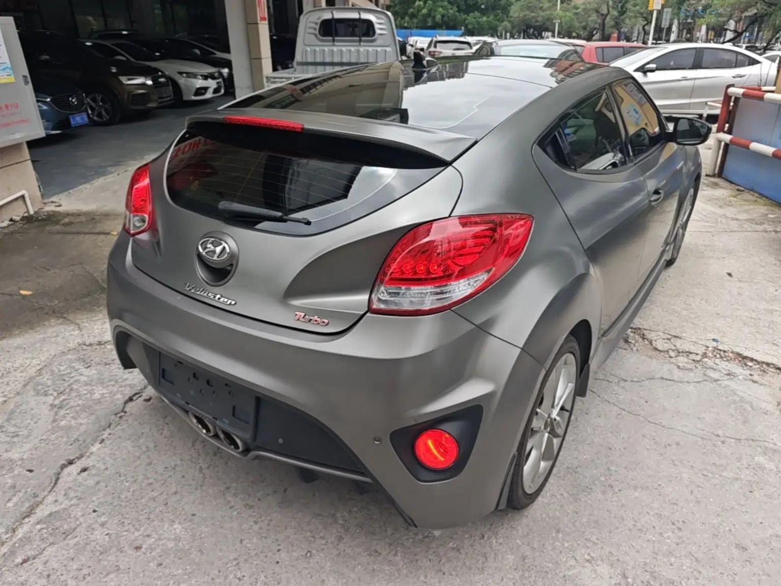 Hyundai Veloster 2015 1.6T Automatic Luxury Edition — миниатюра 6