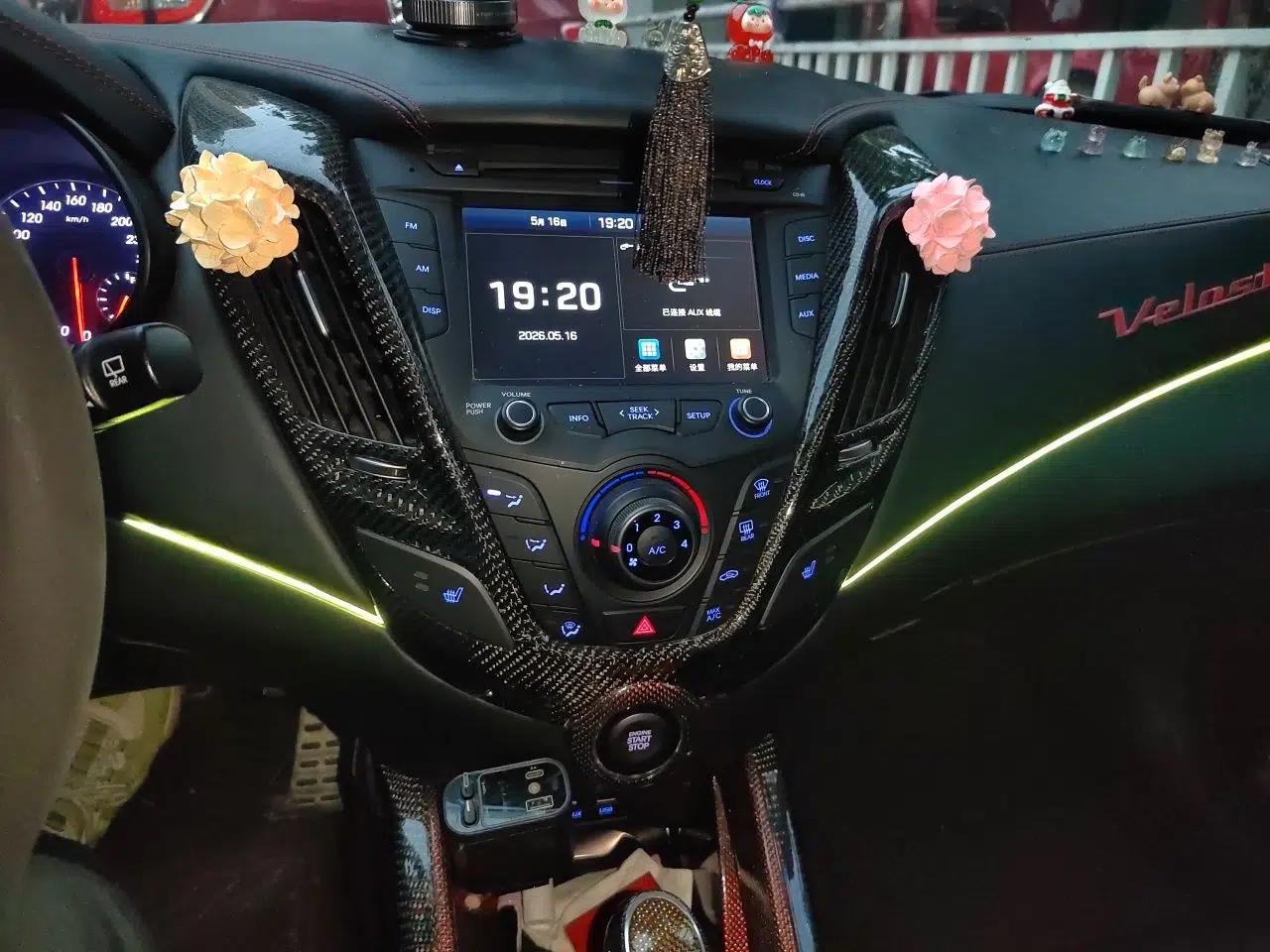 Hyundai Veloster 2015 1.6T Automatic Luxury Edition — миниатюра 14