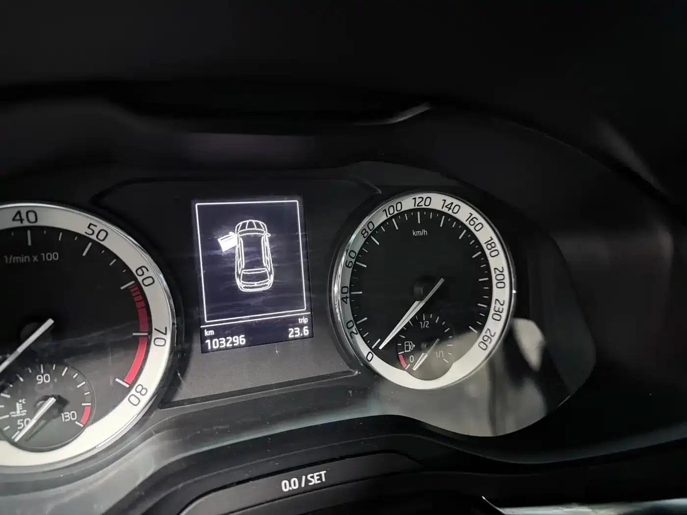 Karoq 2018 TSI280 Luxury Edition (National V Emission Standard) — миниатюра 8