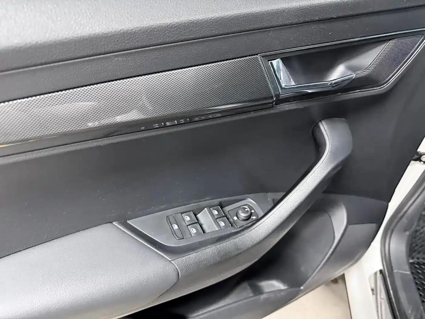Karoq 2018 TSI280 Luxury Edition (National V Emission Standard) — миниатюра 9