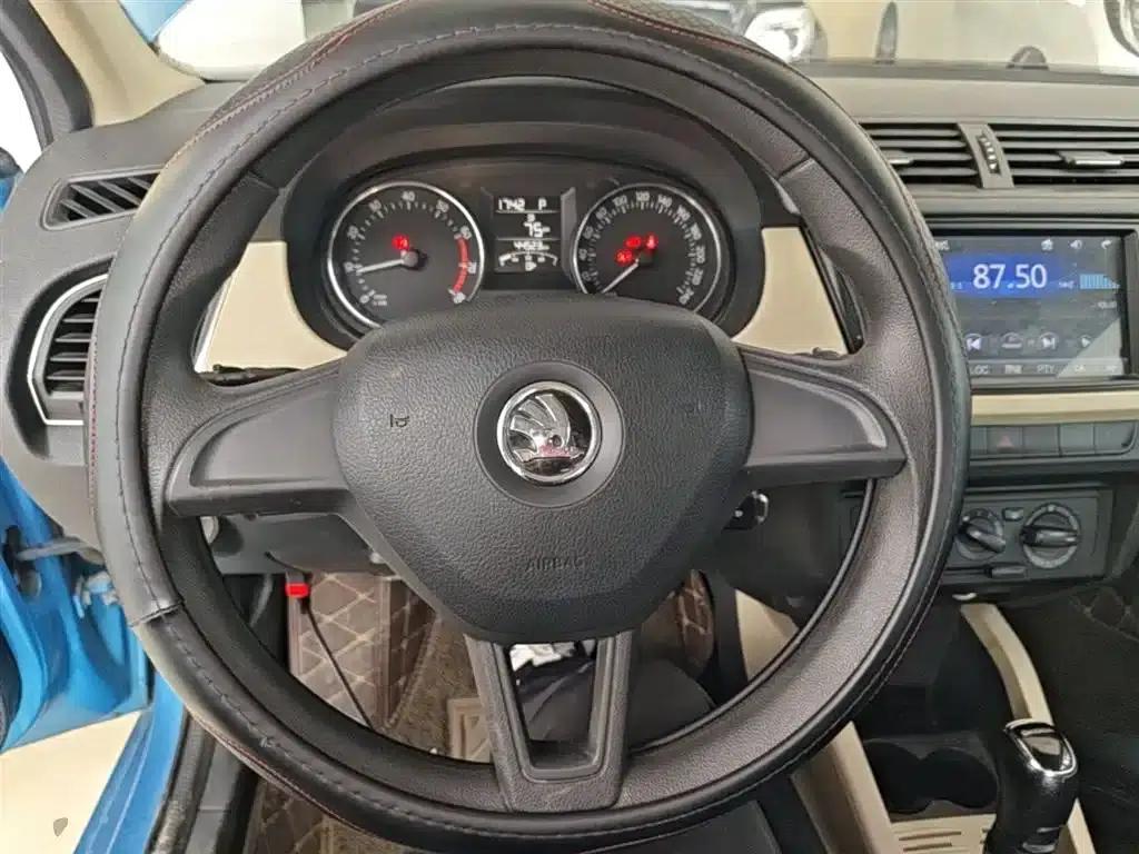 Fabia 2015 1.4L Automatic Comfortline — миниатюра 11