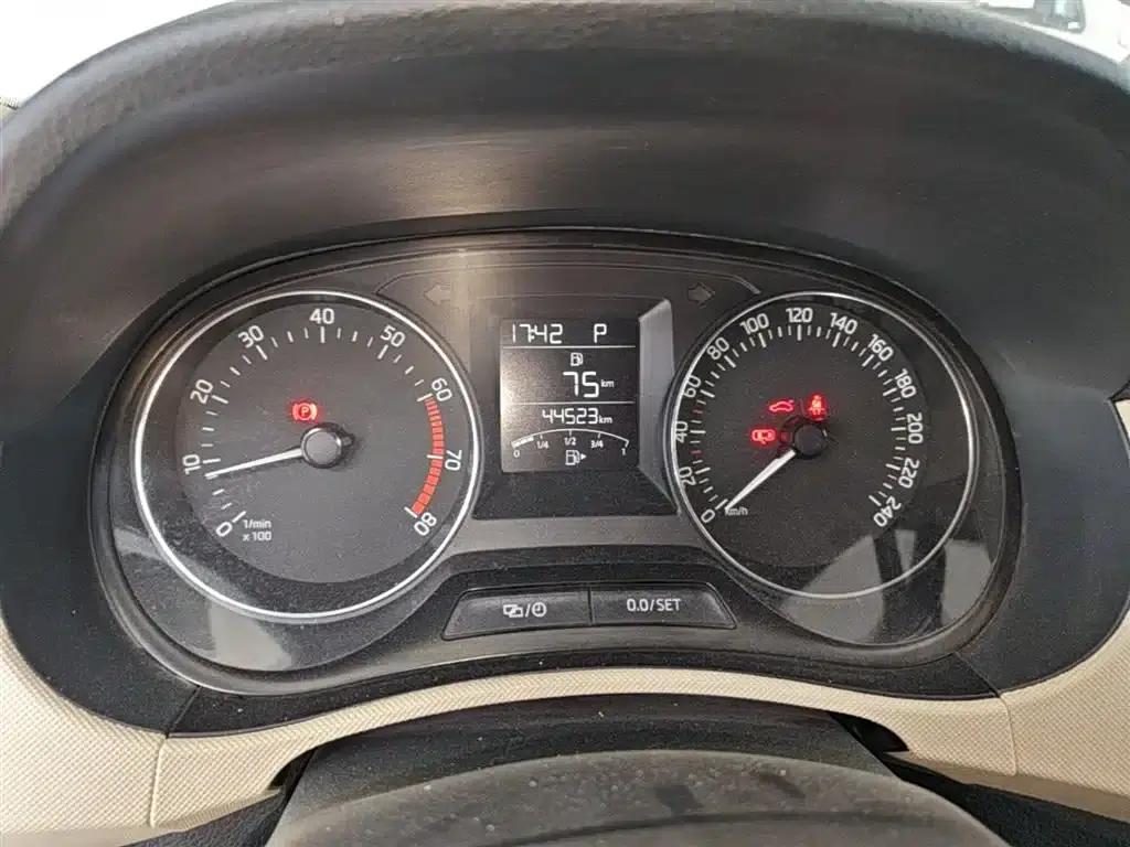 Fabia 2015 1.4L Automatic Comfortline — миниатюра 12
