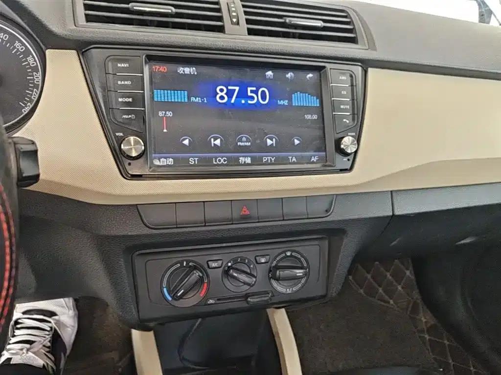 Fabia 2015 1.4L Automatic Comfortline — миниатюра 13