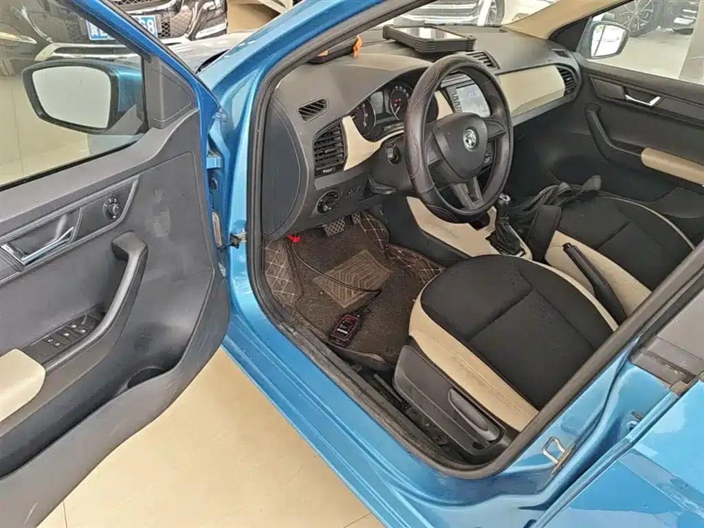 Fabia 2015 1.4L Automatic Comfortline — миниатюра 16